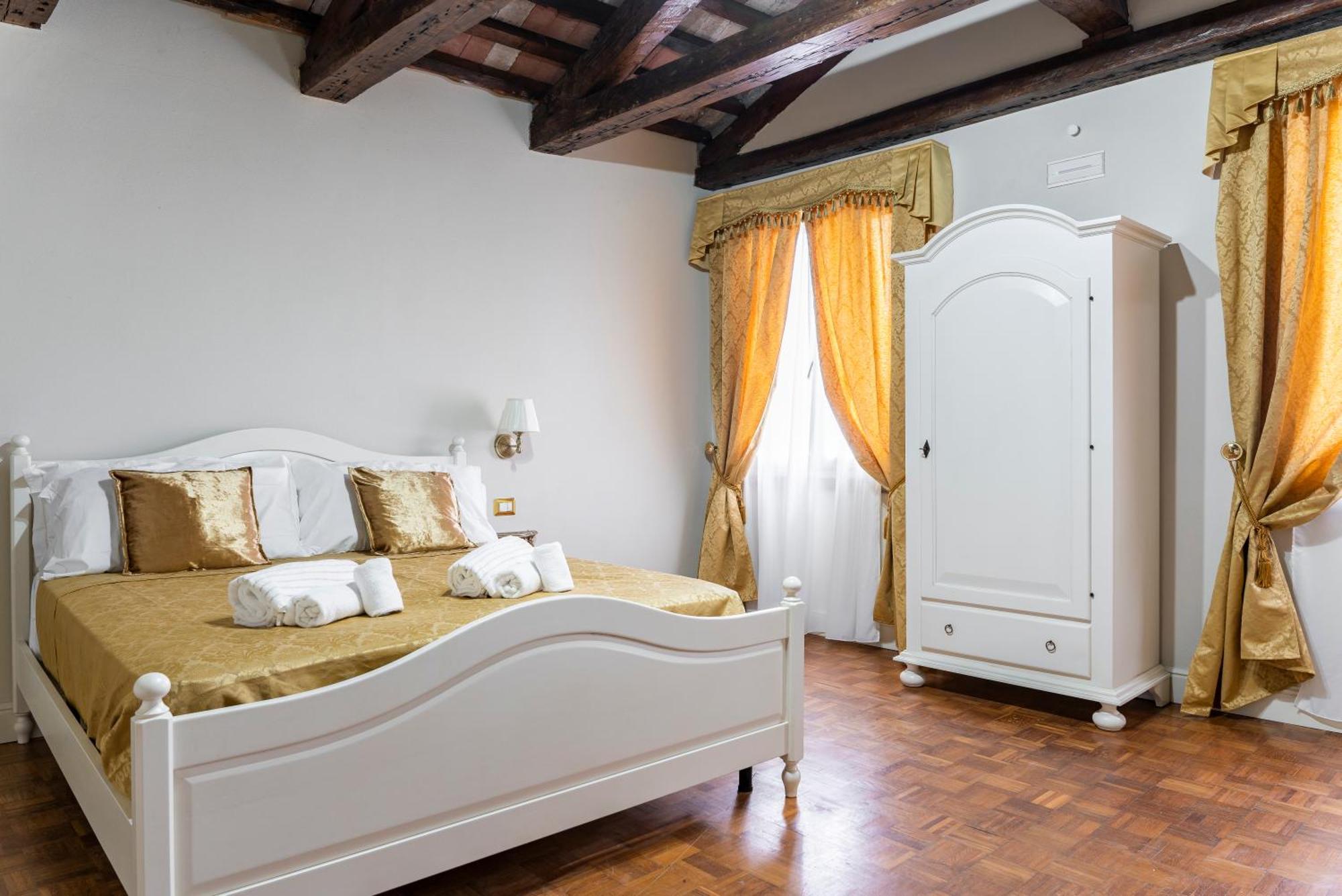 Palazzo Titti Rialto Suites Venezia Esterno foto